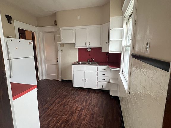 4th image of 104 Butler Ave