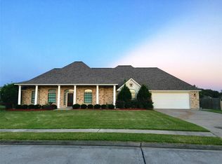 1104 Southern Oaks Dr, Angleton, TX 77515