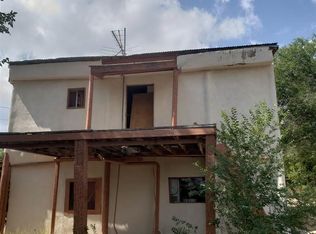 5 Valley Rd, Ranchos De Taos, NM 87557