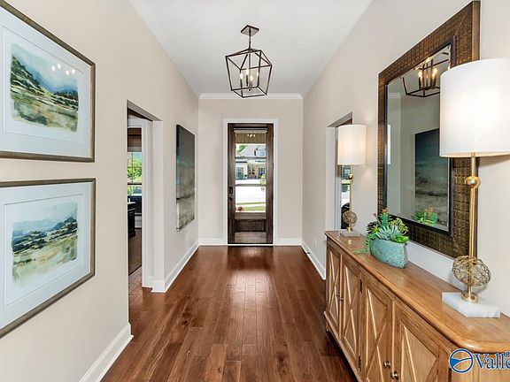 5th image of 19 Cobbs Cove Way SE
