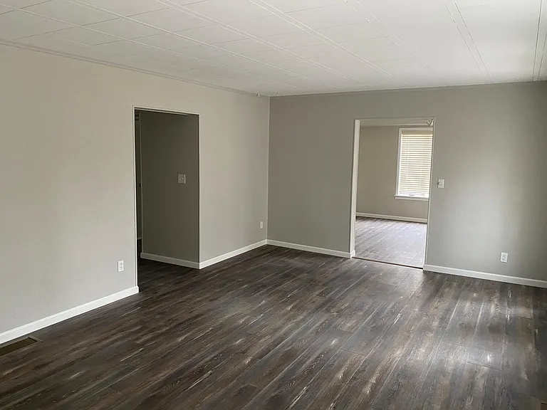200 W Ash St — Photo 5