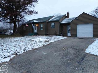 6140 Hackett St, Waterford, MI 48327