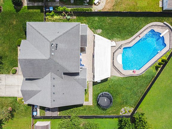 2nd image of 3024 Clarke Dr