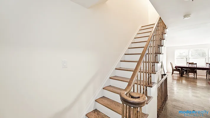 Sold by Moda Realty | media 31