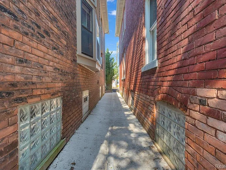 5238 Commonwealth St — Photo 26