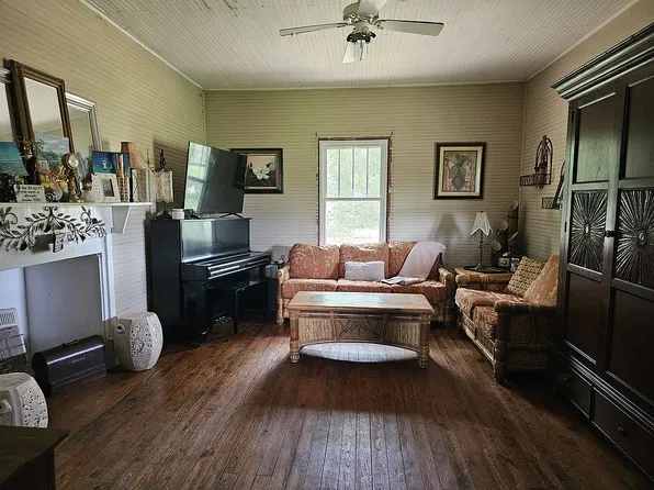 1615 Brightland Rd, Atmore, AL 36502