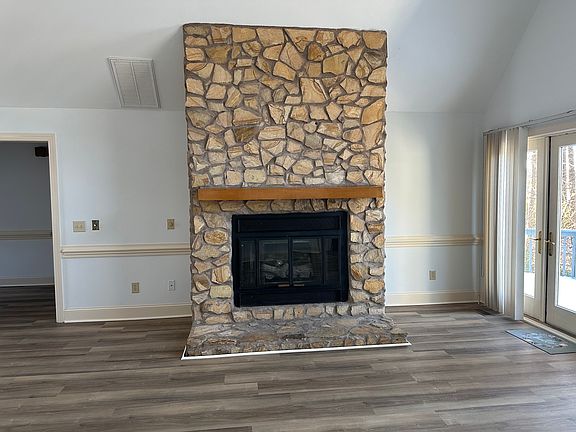 5th image of 861 Eagles Nest Dr