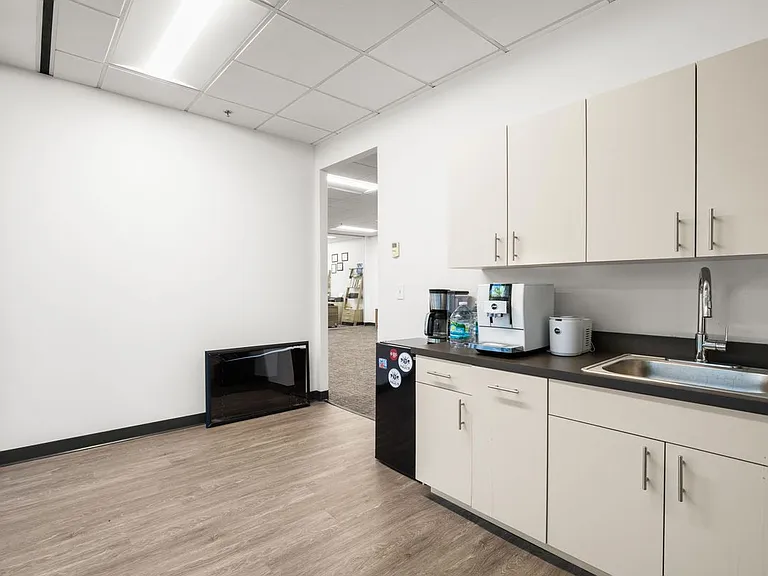 2701 N Rocky Point Dr #105 — Photo 4