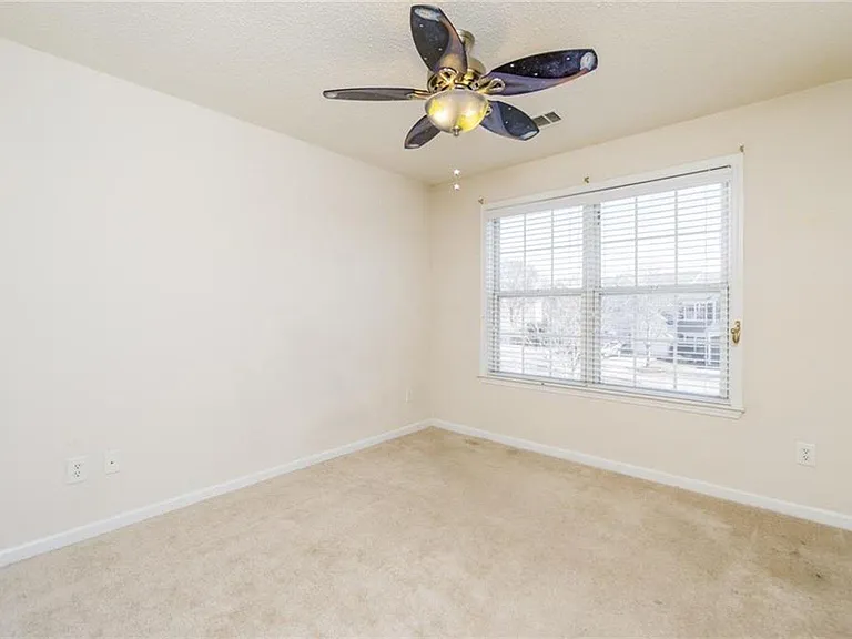2880 Commonwealth Cir — Photo 16