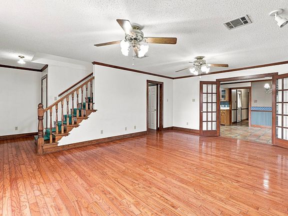 3rd image of 309 Lakefront Dr