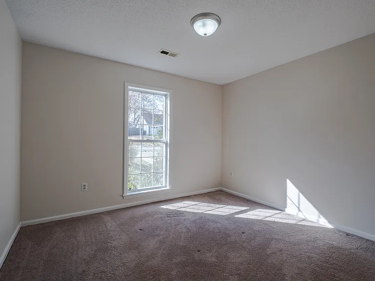 117 Eagle Ct — Photo 15