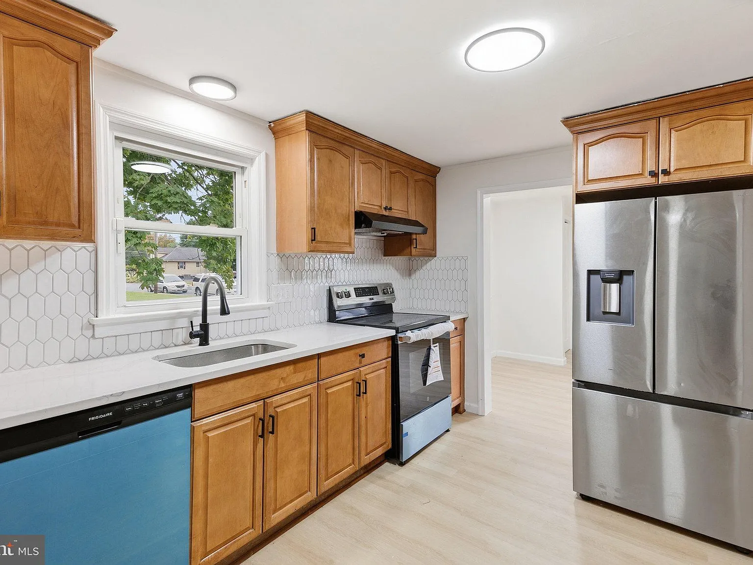 3 bed, 1.5 bath, 1438 sqft, $2,800 — Photo 3