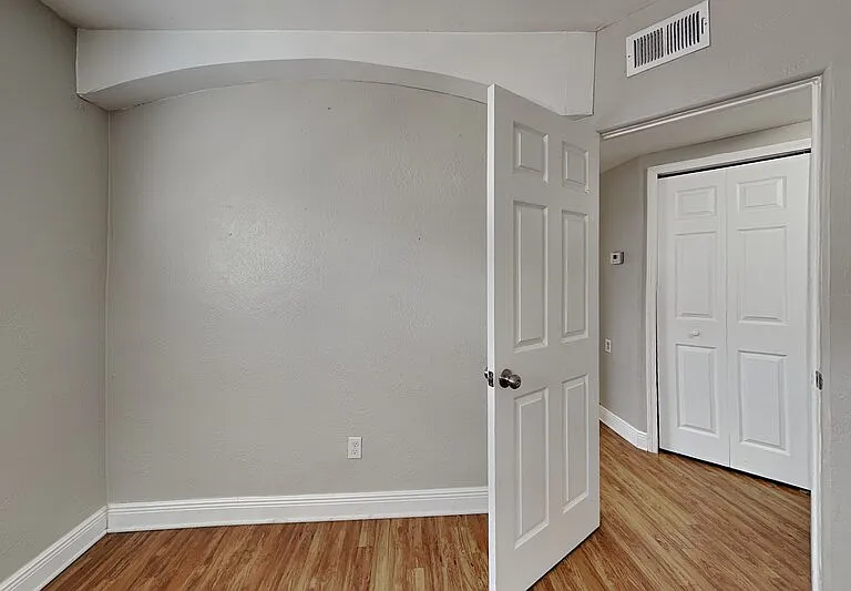 313 S Lawsona Blvd — Photo 15