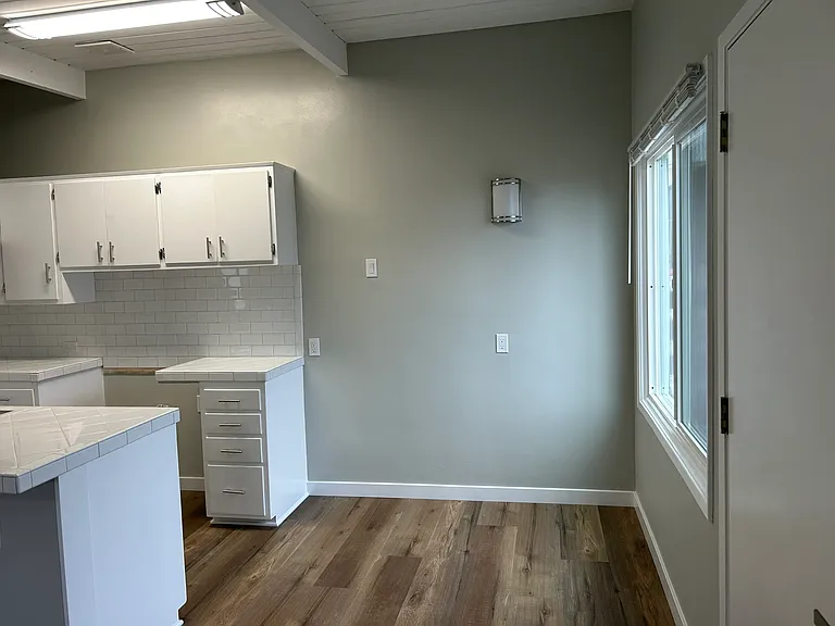 135 30th St #141 — Photo 3