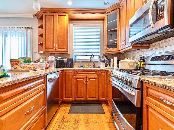 3rd image of 61-59 77th St #1