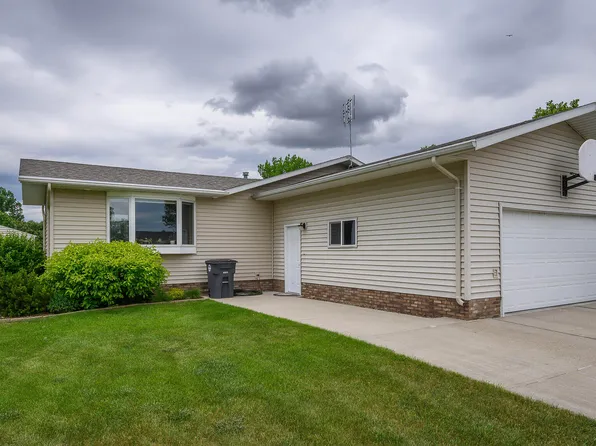 1231 Meadowbrook Dr, Washburn, ND 58577