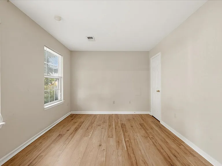 46030 Bayswater Ter — Photo 8