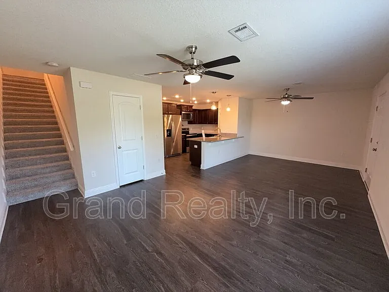 5033 Peach Dr — Photo 2