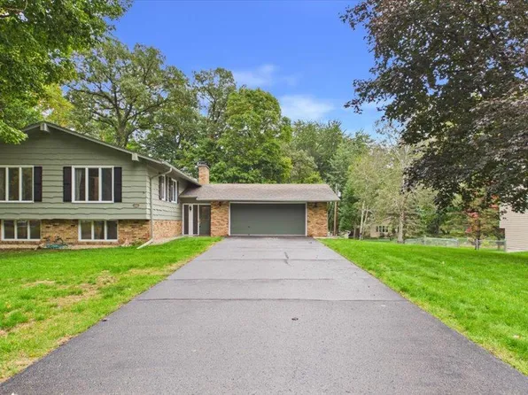 2230 Urbandale Ln N, Plymouth, MN 55447