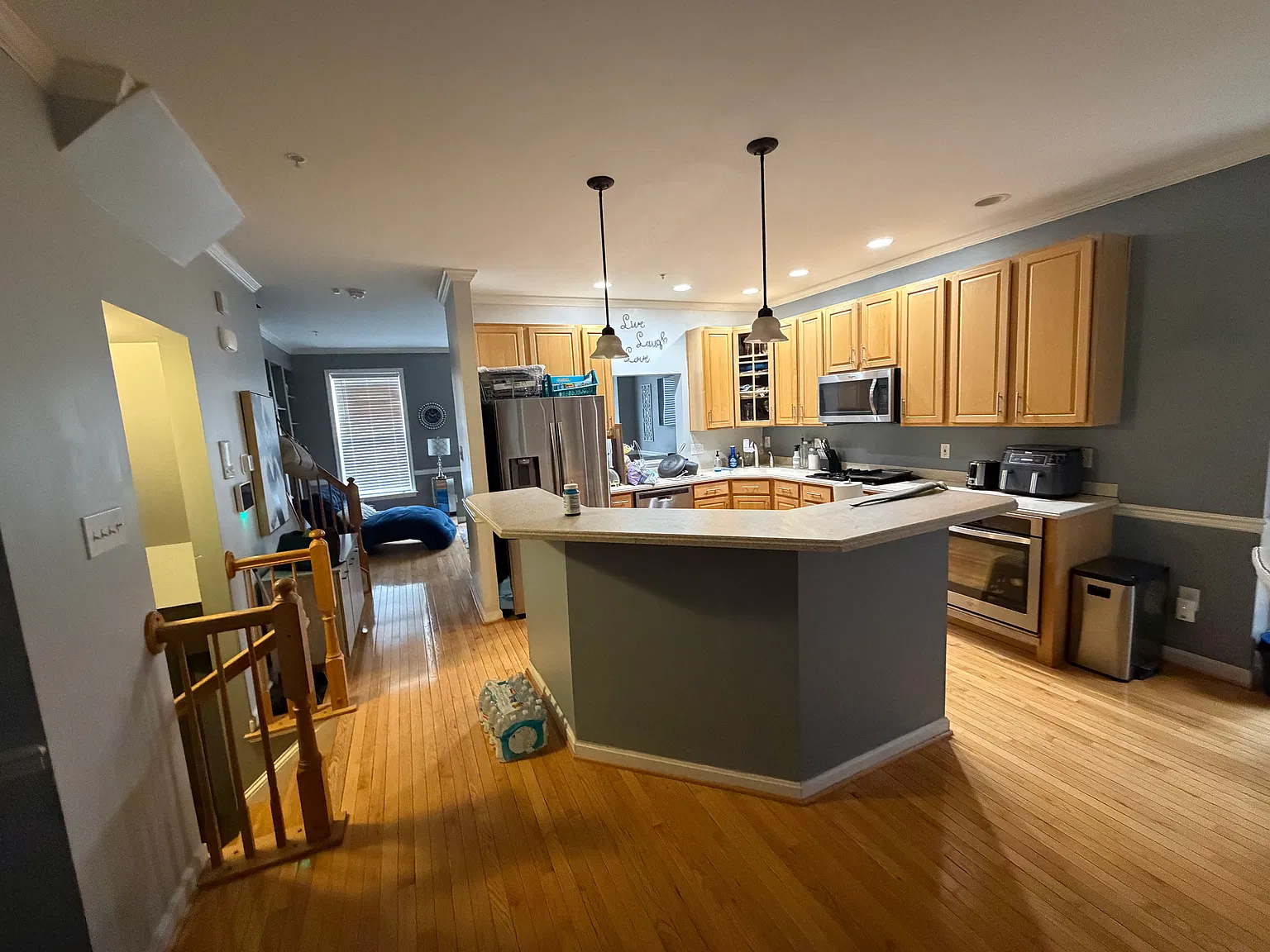 3 bed, 2.5 bath, 2402 sqft, $3,100 — Photo 4