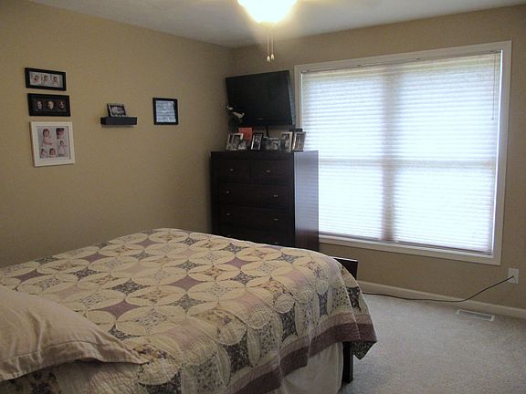 5th image of 523 Clearwood Dr SE