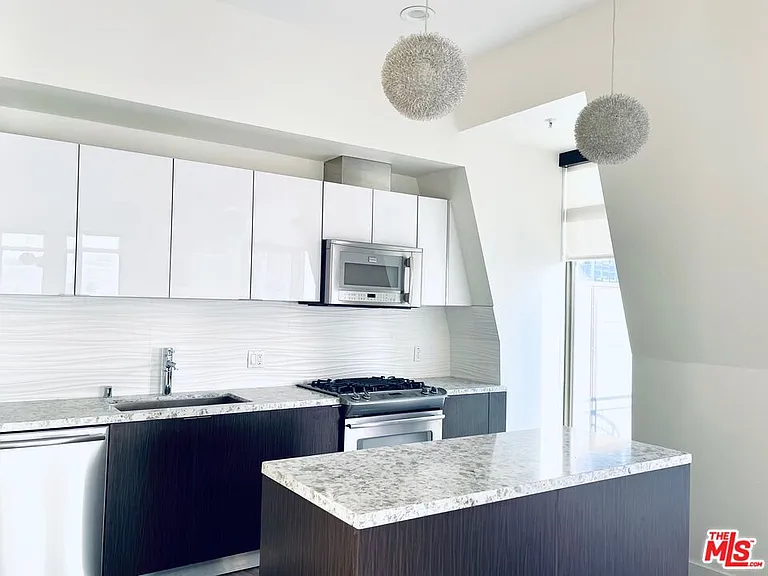 1122 Gayley Ave #408 — Photo 6