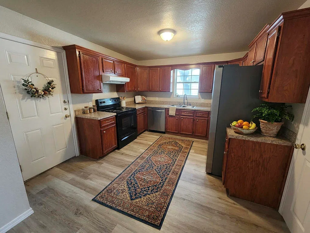 4 bed, 1728 sqft, $1,495 — Photo 2