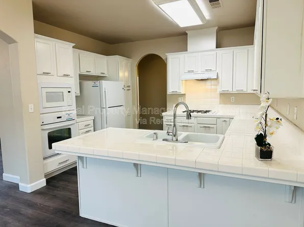 4333 W Pinsapo Dr, Fresno, CA 93722