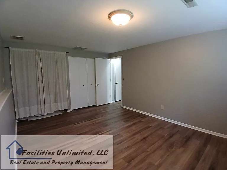 4515 Seaway Cir — Photo 20