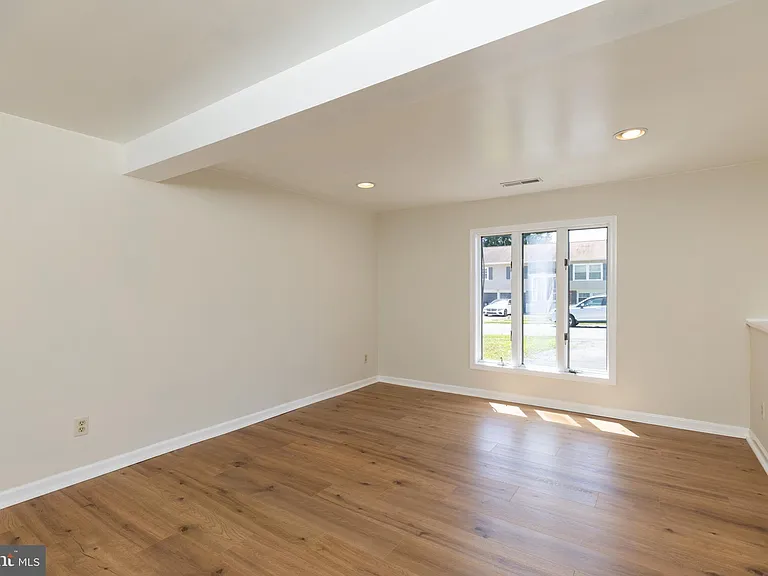 6013 Madeline Dr — Photo 6