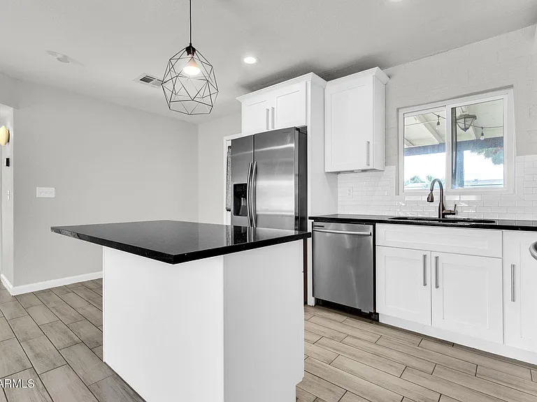 449 E Harmony Ave — Photo 7