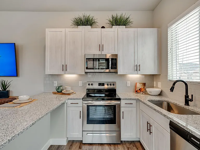VLux Stoneridge — Photo 31