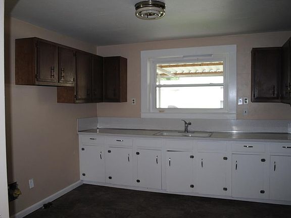 5th image of 2625 26th Ave