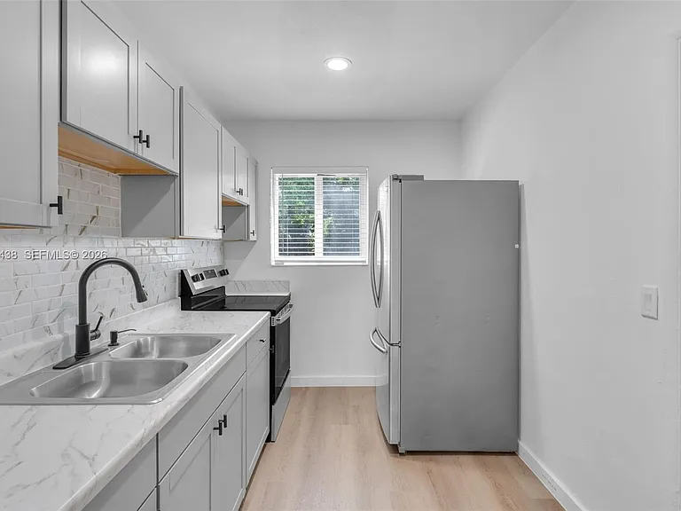 401 SW 25th Ave — Photo 8