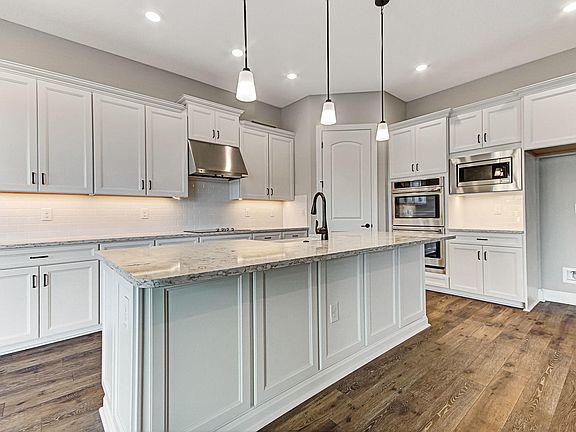 3rd image of 8644 Mabel Dr