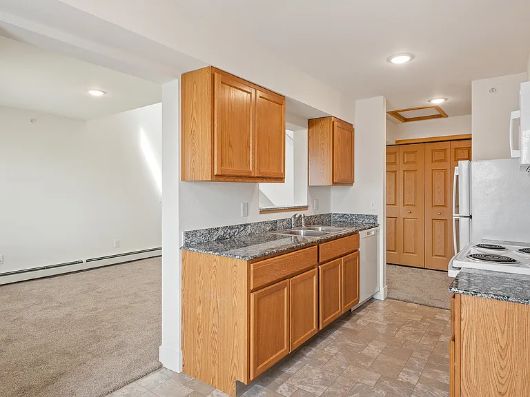 Coopers Landing Apartments — Photo 51