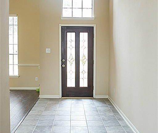 4th image of 2427 Waterwood Dr