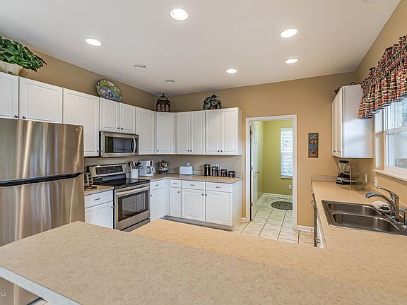 5th image of 124 Sea Otter Lane