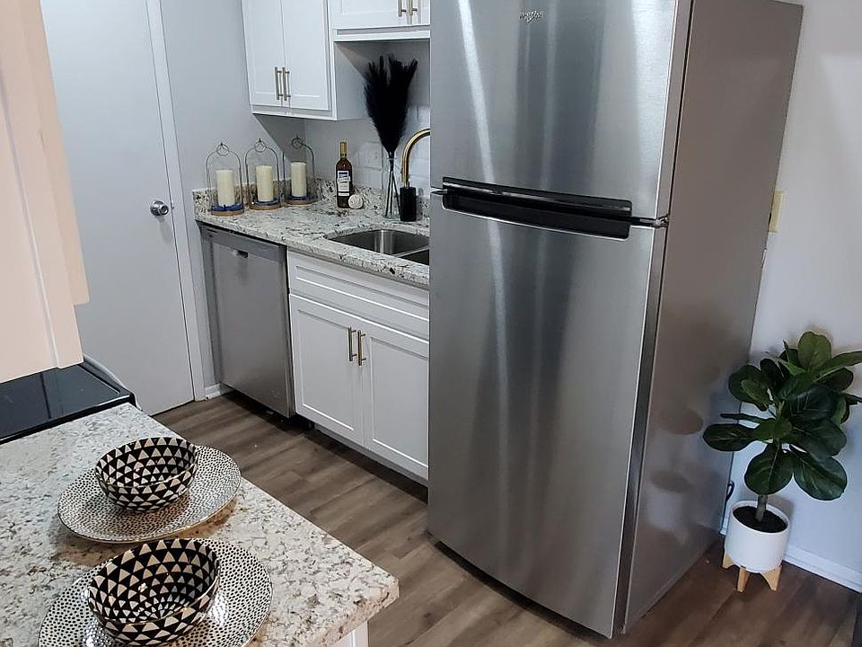 1st image of 9848 Greenery Ln APT A