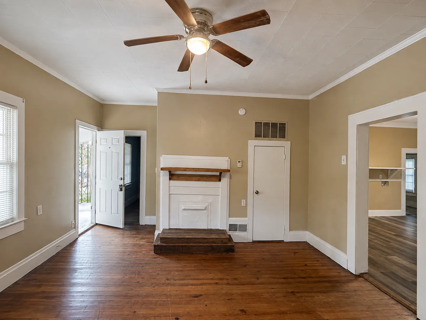 One Bedroom, One Bath House in Burlington — Photo 2
