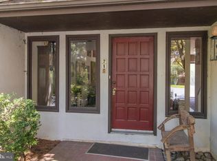 71 Llanfair Cir, Ardmore, PA 19003