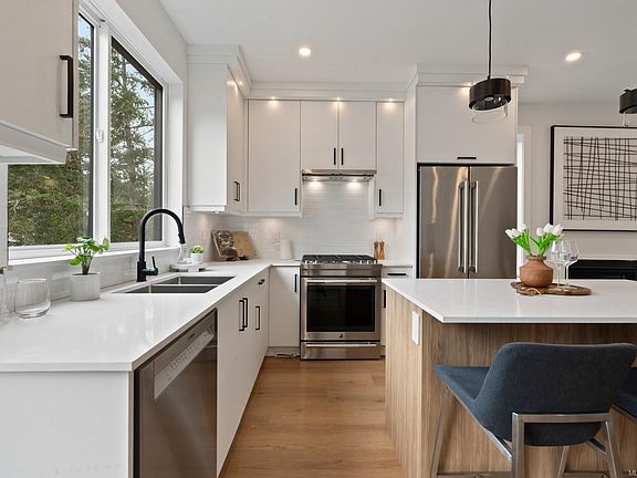 4th image of 557 Belford Pl