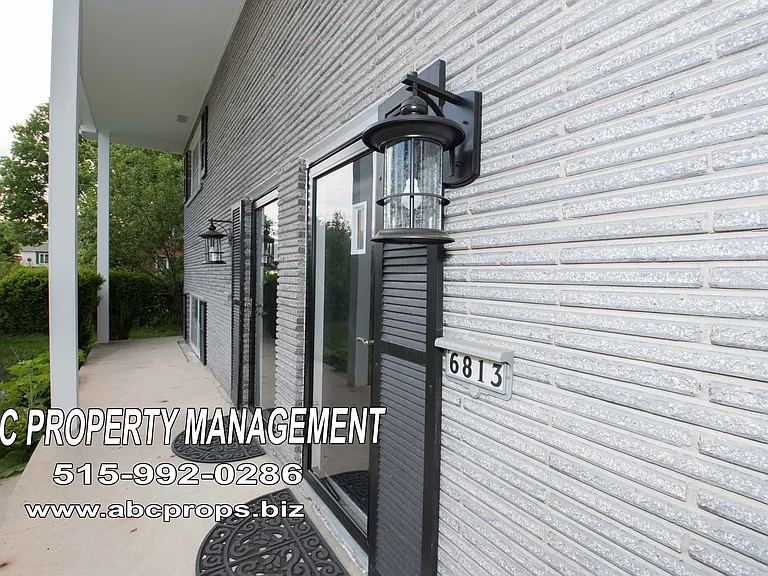 6813 Timmons Dr — Photo 1