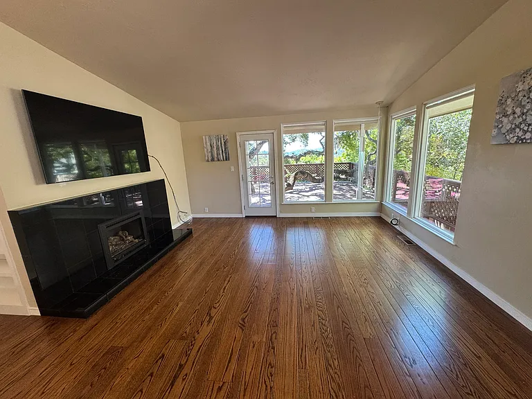1912 Oak Knoll Dr — Photo 7