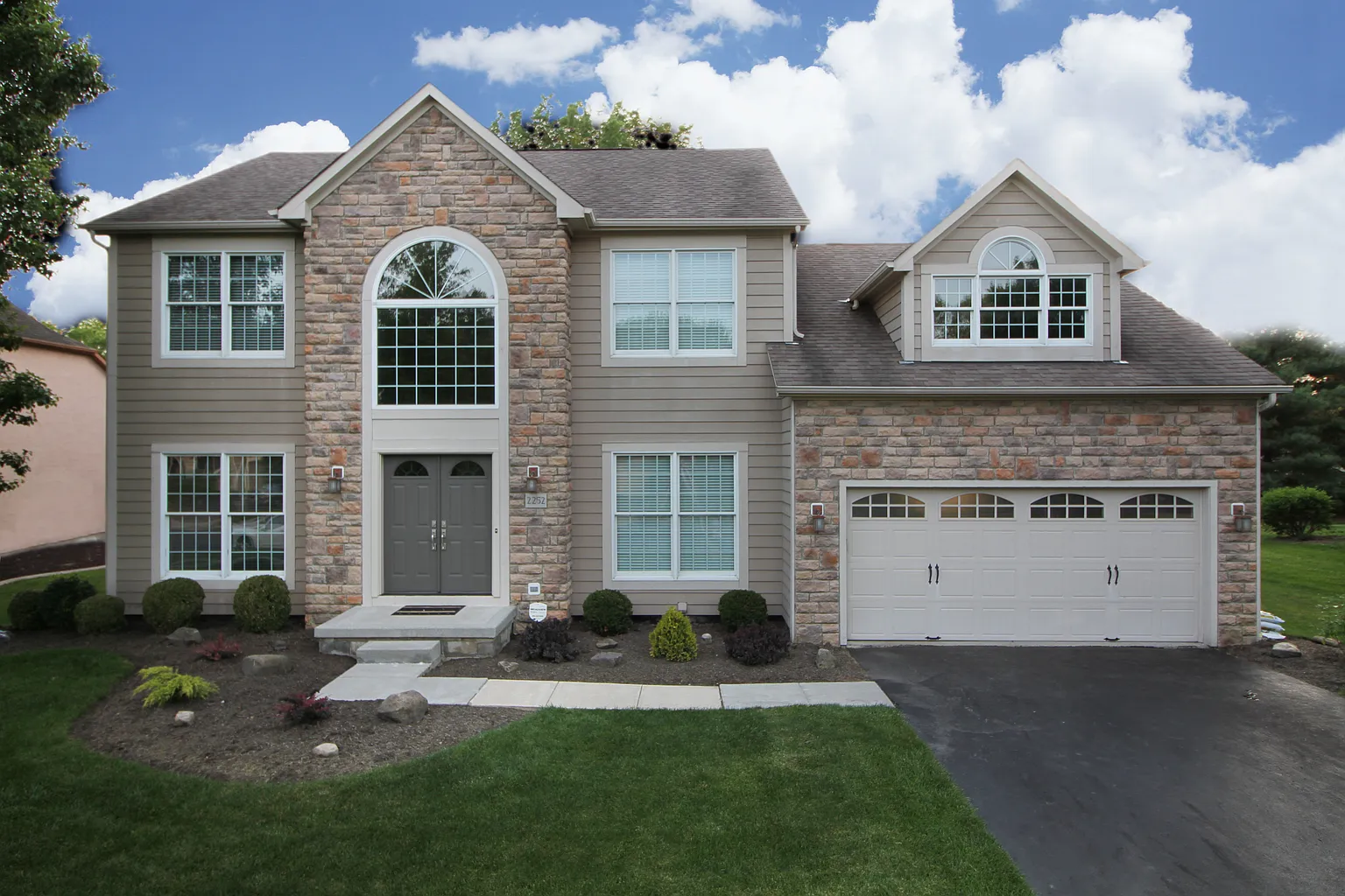 2252 Meadowshire Rd photo 1