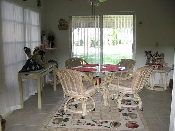 eating area off kitchen