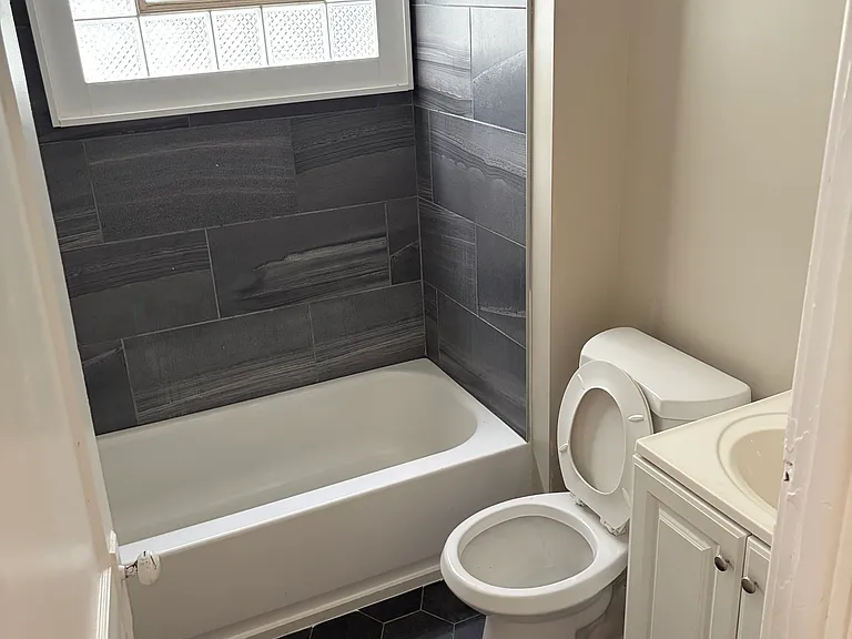 429 Lisbon Ave #1 — Photo 9