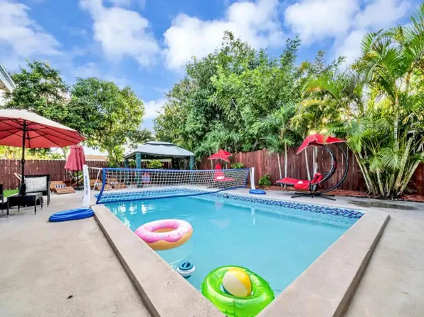 4310 Applecrest Dr, Palm Beach Gardens, FL 33410