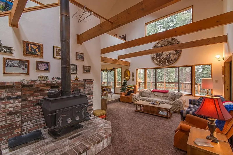 3 bed, 2.5 bath, 2112 sqft, $6,400 — Photo 3