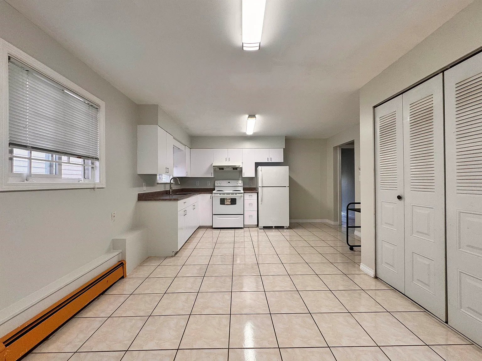 2 bed, 1200 sqft, $2,200 — Photo 4